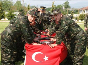 Bedelli askerlik ikiye böldü