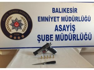 Balıkesir’de polis asayiş uygulamasında 3 silah ele geçirdi