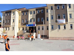 Evinde en fazla kişiyle kitap okuyan öğrenciler ödüllendiriliyor