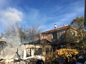 Tek katlı evde yangın