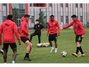 Eskişehirspor milli arada boş durmuyor