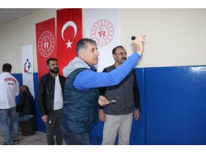 İki kurum personelleri Dart turnuvasında buluştu