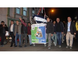 Öğrenciler için gemi maketiyle yardım topladılar