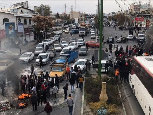 İran'da benzin zammı protestoları sürüyor