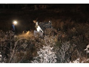 Başkent’te virajı alamayan otomobil boş araziye uçtu: 4 yaralı