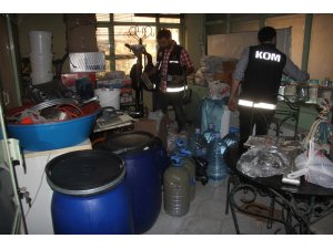 Süt sağma makinesiyle kaçak rakı ürettiler