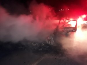 Mersin’de lüks araç alev alev yandı