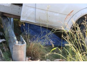 13 yaşındaki çocuk çilek tezgahını açarken kamyonetin altında kaldı