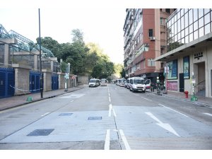 Hong Kong'daki protestolarda bir polis okla yaralandı