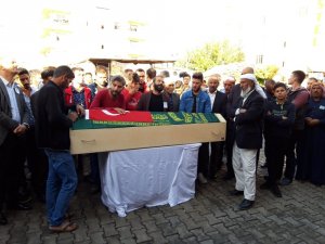 Akçakale’ye atılan roketle şehit olan vatandaş gözyaşlarıyla defnedildi