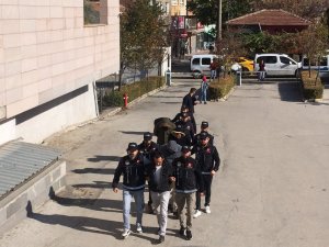 Zehir taciri 5 zanlı tutuklandı