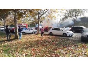 Bursa’da mangal kömürü iki arabayı yok etti