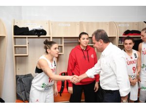 Başkan Seçer, Türkiye-Litvanya maçı coşkusuna ortak oldu