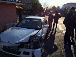 Yangına müdahaleye giden itfaiye otomobil ile çarpıştı