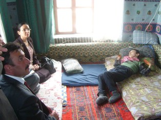 Kaymakam kaya, engellileri ziyaret etti