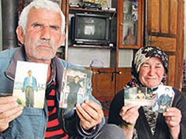 11 yıldır askere giden oğlunu bekliyor