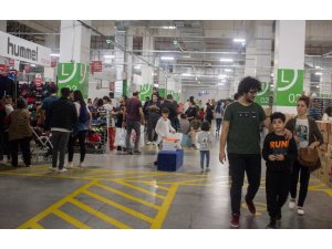 ABD'de "Efsane Cuma"da 7,4 milyar dolarlık online rekor satış