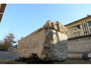 Çorum'da yol yapım çalışması sırasında 2 bin yıllık lahit bulundu