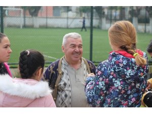 Kendi danasının saldırısına uğrayan öğretmen kurtarılmadı