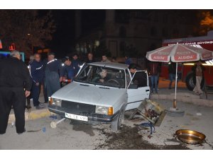 3 kişinin yaralandığı kaza kamerada