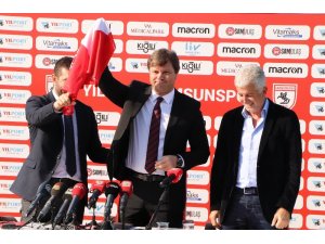 Ertuğrul Sağlam, Samsunspor ile 5 yıllık sözleşme imzaladı