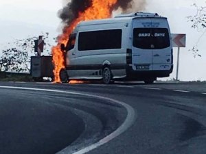 Dolmuş minibüs alevlere teslim oldu