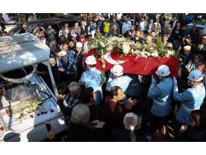 Usta oyuncu Yıldız Kenter son yolculuğuna uğurlandı