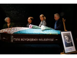 İzmir'de, vefat eden tiyatro sanatçısı Jale Birsel için veda töreni düzenlendi