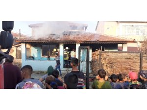 Tekirdağ’da tek katlı ev yandı