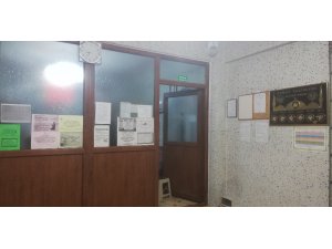 Hırsız, camideki sadaka kutusunu ve telefonu çaldı