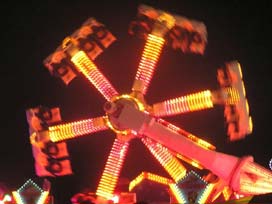 Lunaparkta kaza: 20 dakika baş aşağı beklediler