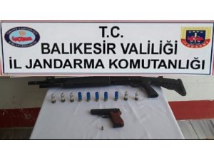 Polisten silah operasyonu