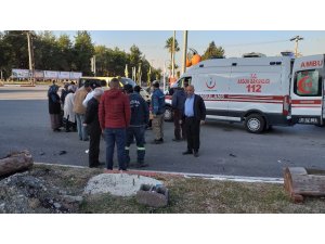 Otomobil ile elektrikli bisiklet çarpıştı: 2 yaralı