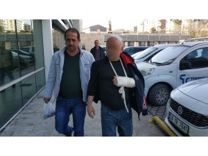 Babasına saldıran şahsı bıçakladı