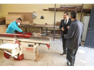 Canpolat geri dönüşüm atölyesini inceledi