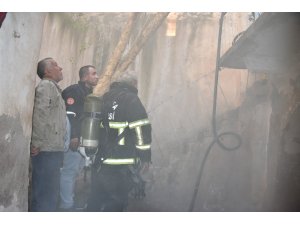 Yalnız yaşayan yaşlı adamın evi yandı