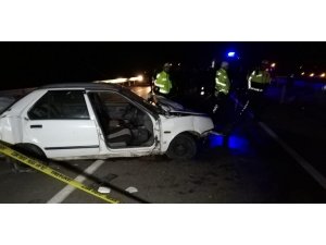 Kazada otomobilin kopan kapısından yola savrulan kadın hayatını kaybetti