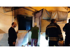 Tek katlı evde çıkan yangın paniğe neden oldu