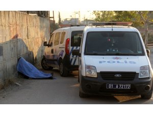 "Ölüü" yazan duvarın dibinde öldü