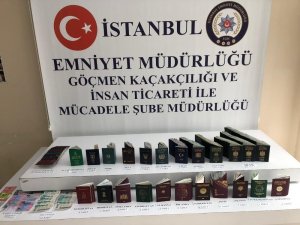 Havalimanında yabancı uyruklu kişileri yasa dışı yollardan Türkiye’ye sokan 3 pasaport polisi ve 1 avukat gözaltına alındı