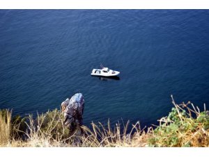 Bursa’da genç kızın denize atlayıp intihara kalkıştığı anlar kamerada