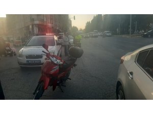 Otomobil ile motosiklet çarpıştı: 1 yaralı