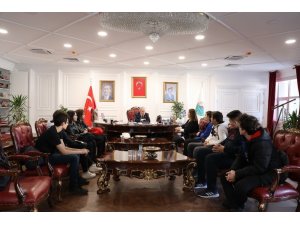 Robot Takımı öğrencileri “Fotovoltatik” projesini Başkan Demirtaş’a anlatılar