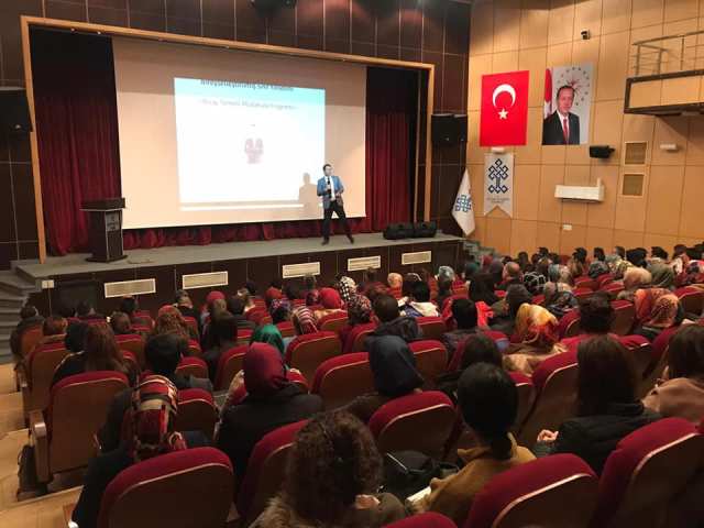 Karapınar'da öğretmenlere etkili iletişim üzerine konferans verildi