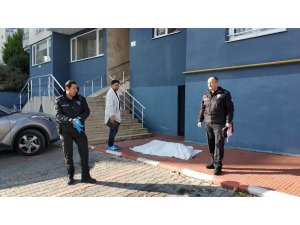 Kimya profesörü kadın kendini 4. kattan atarak intihar etti