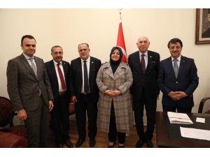 AK Parti milletvekilleri Bakan Selçuk’la görüştü