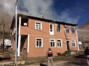 Bayburt’ta yangında hayatını kaybeden 3 kişinin cesedi evden çıkarıldı