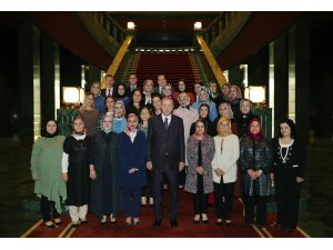 Cumhurbaşkanlığı Erdoğan halı dokuma fabrikasında çalışan kadınları kabul etti