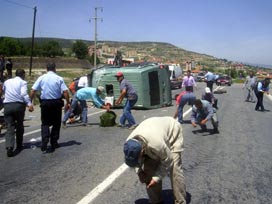 Bu adamlar ne yapıyor?