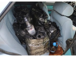 Otomobilden 180 şişe sahte içki çıktı